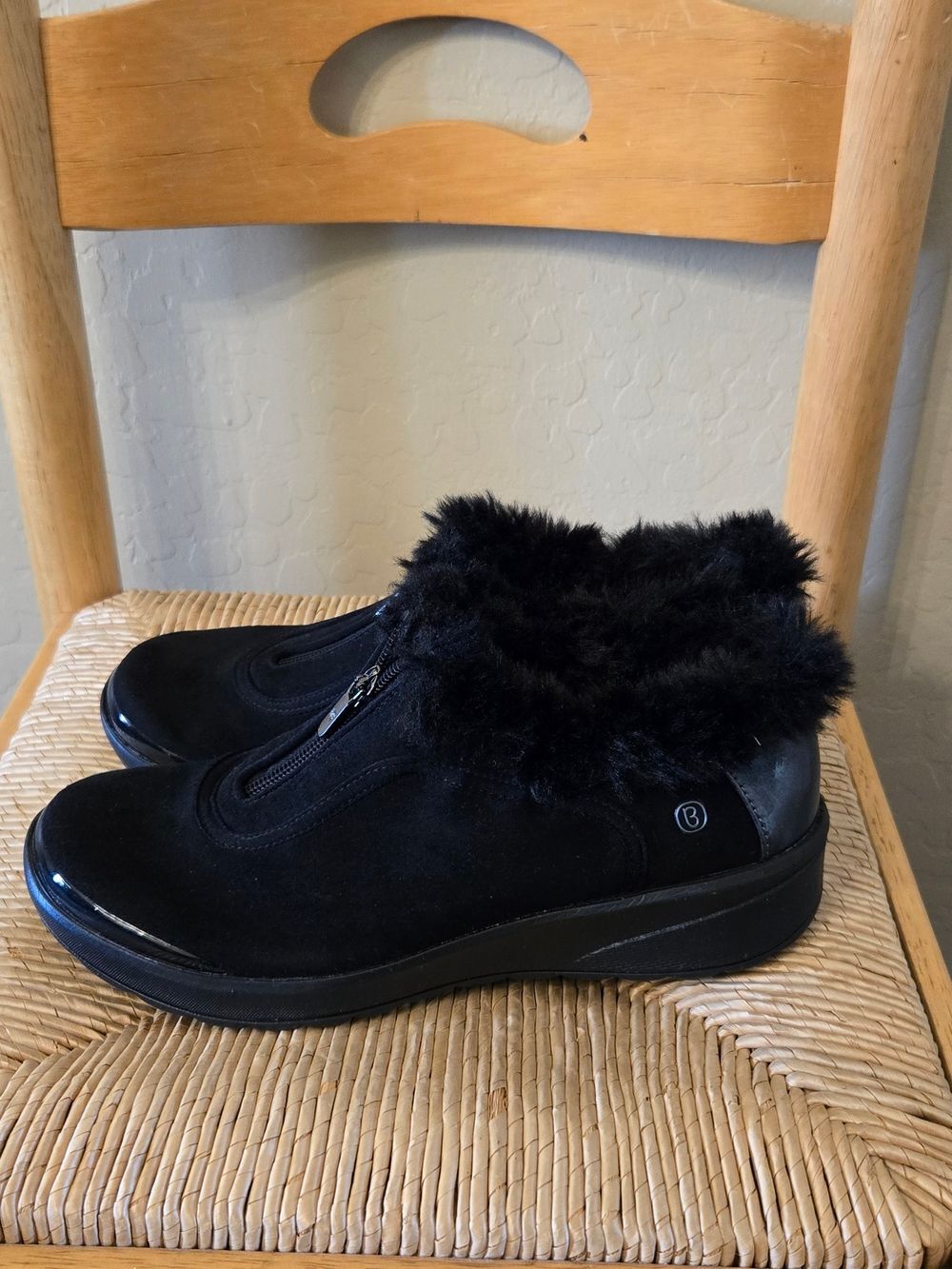 Bzees Black Faux Fur Cuff Women's Zip Slip-On. Sz 8